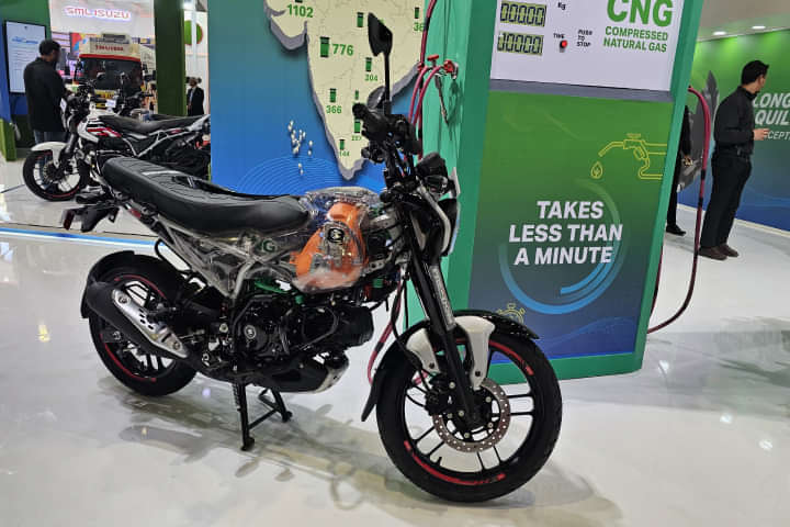 Bajaj Freedom 125 Right Front Three Quarter