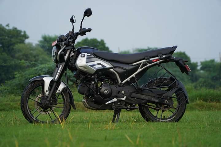 Bajaj Freedom 125 Left Side View