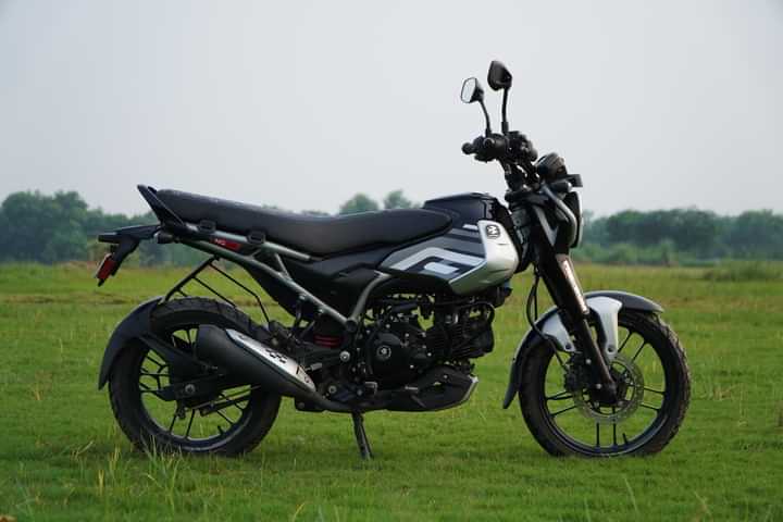 Bajaj Freedom 125 Right Side View Bajaj Freedom 125 Right Side View