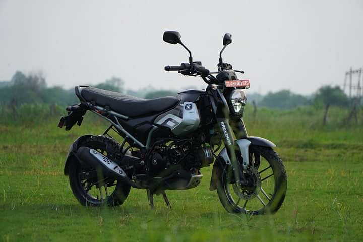 Bajaj Freedom 125 Right Front Three Quarter