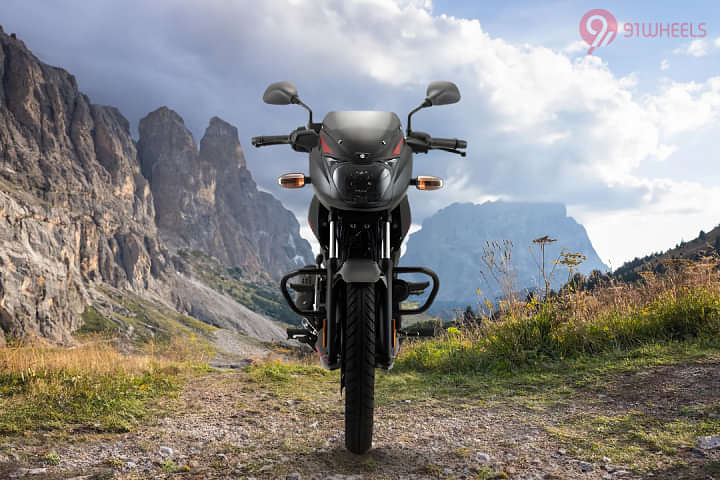 Bajaj Pulsar 125 Neon Front View