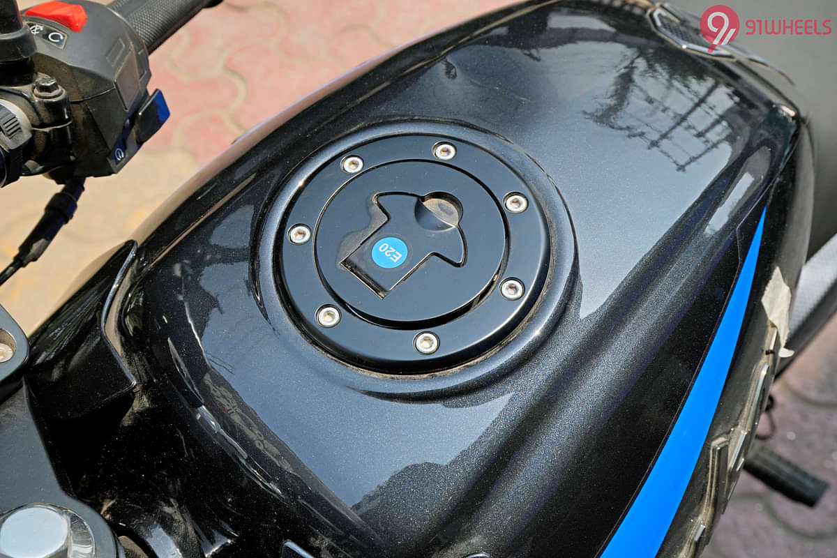 Bajaj Pulsar 125 Closed Fuel Lid