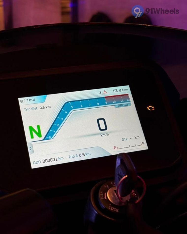 Handlebar & Console Area - 1