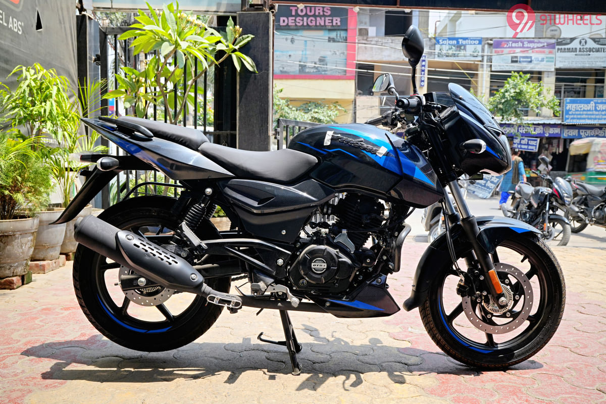 Bajaj Pulsar 125 Right Side View