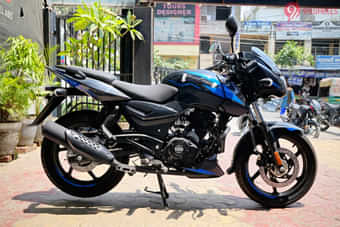 Bajaj Pulsar 125 Right Side View Bajaj Pulsar 125 Right Side View