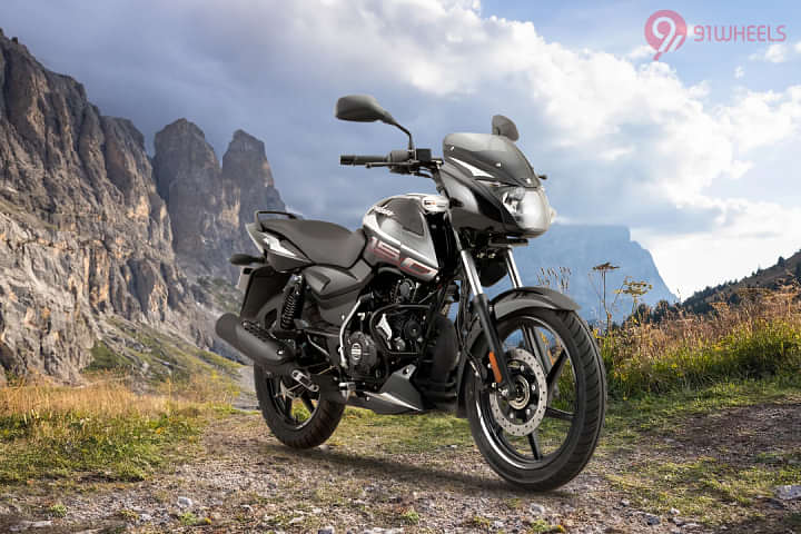 Bajaj Pulsar 150 Single Disc Right Front Three Quarter