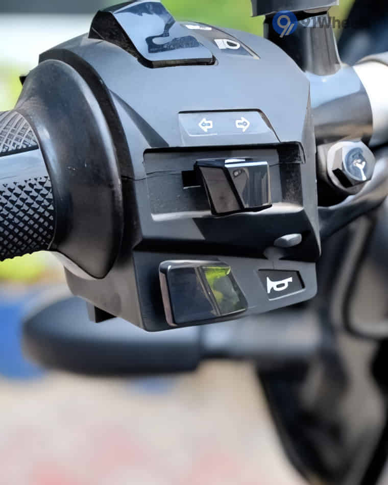 Handlebar & Console Area - 2