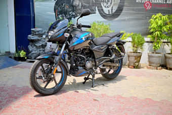 Bajaj Pulsar 150 Twin Disc  2020-2025 Left Front Three Quarter