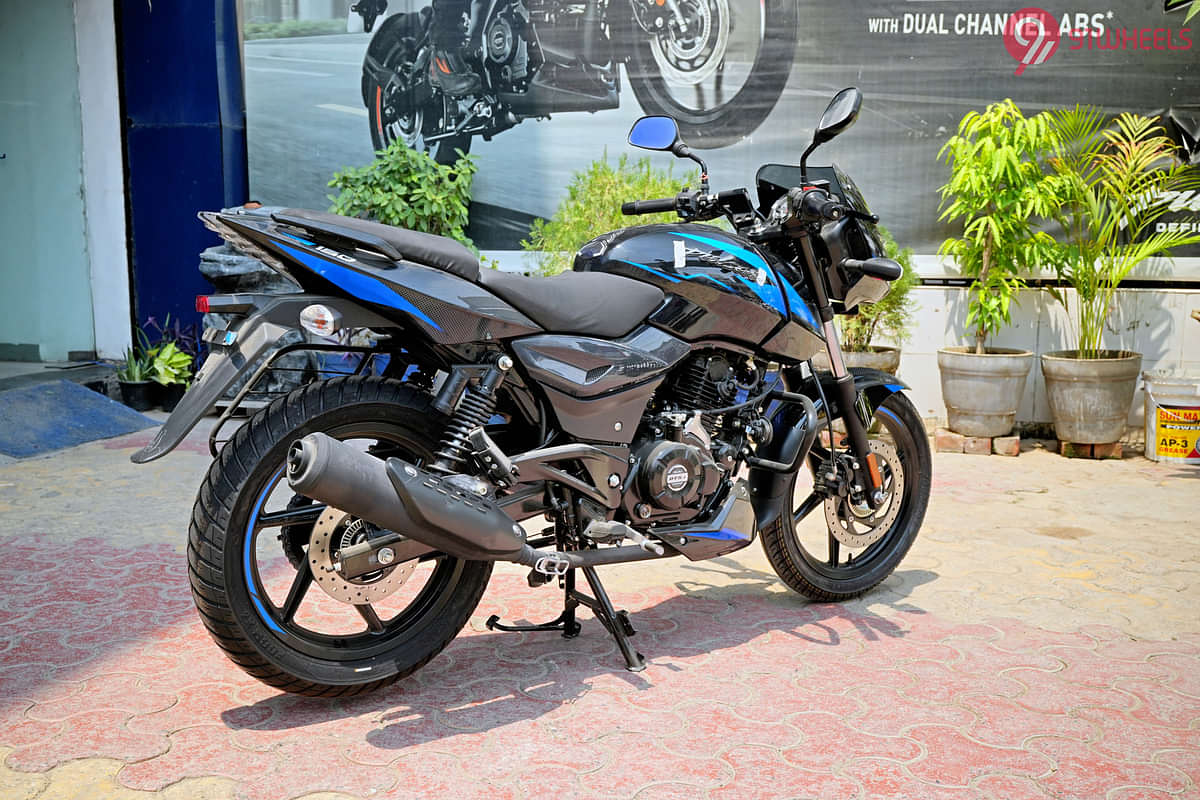 Bajaj Pulsar 150 Twin Disc Right Rear Three Quarter