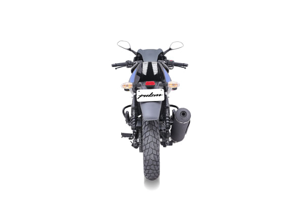 Pulsar 220f bs6 price deals and mileage