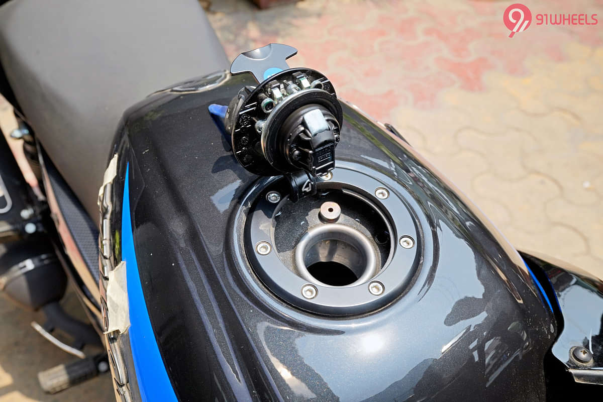 Bajaj Pulsar 220F Open Fuel Lid