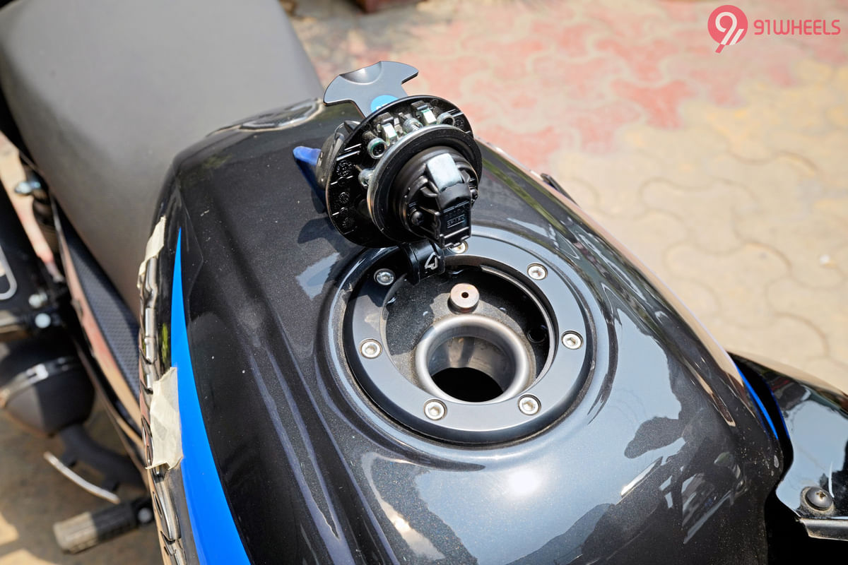 Bajaj Pulsar 220F Open Fuel Lid
