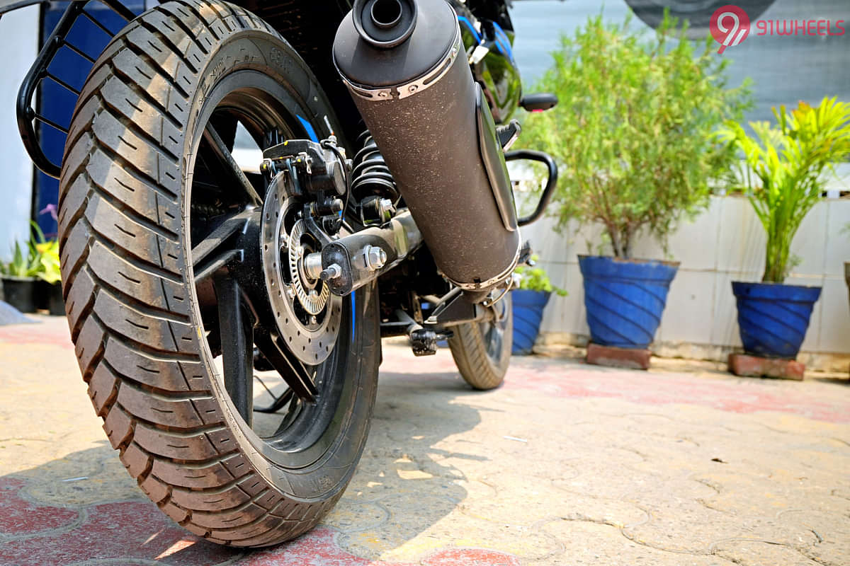 Bajaj Pulsar 220F Rear Tyre