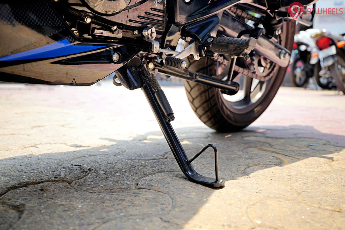 Bajaj Pulsar 220F Side stand