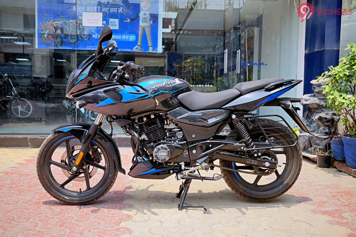 Bajaj Pulsar 220F Left Side View