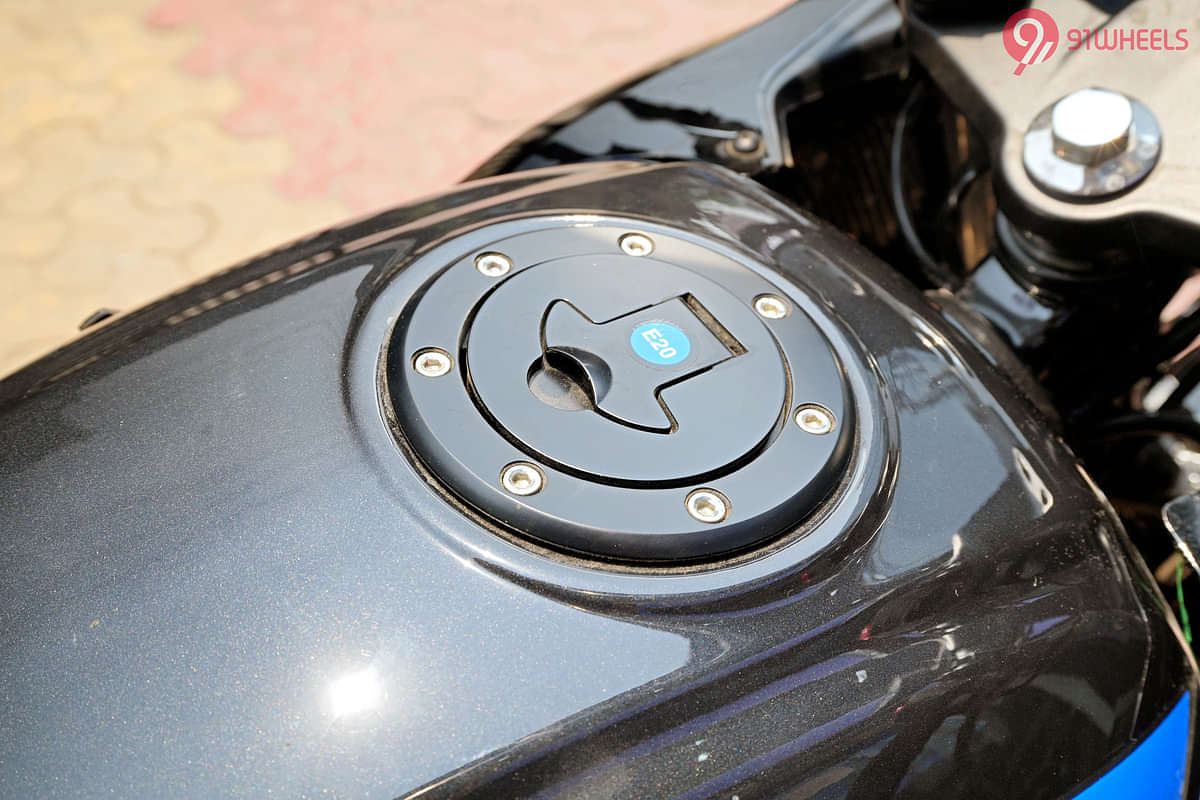 Bajaj Pulsar 220F Closed Fuel Lid