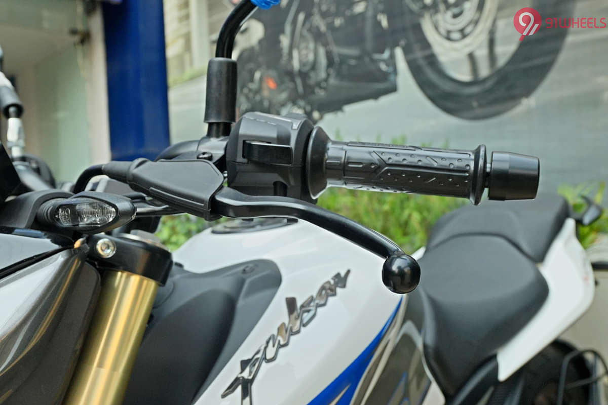 Bajaj Pulsar  N250 Clutch lever