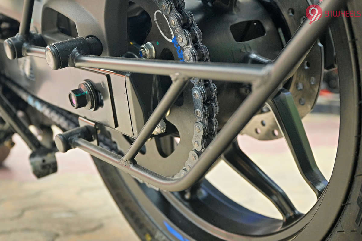 Bajaj Pulsar  N250 Drive Chain And Sprocket