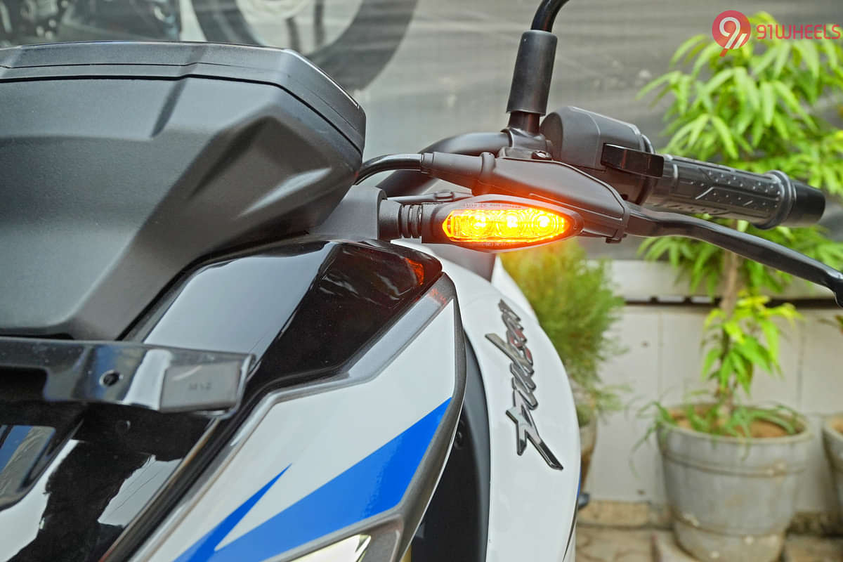 Bajaj Pulsar  N250 Front Turn Indicators