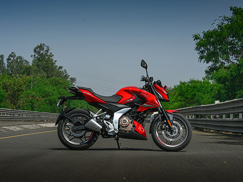 Bajaj Pulsar N250 Price - Images, Colours & Reviews