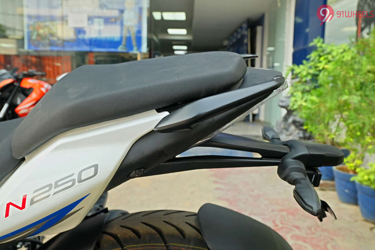 Bajaj Pulsar  N250 Grab Rail
