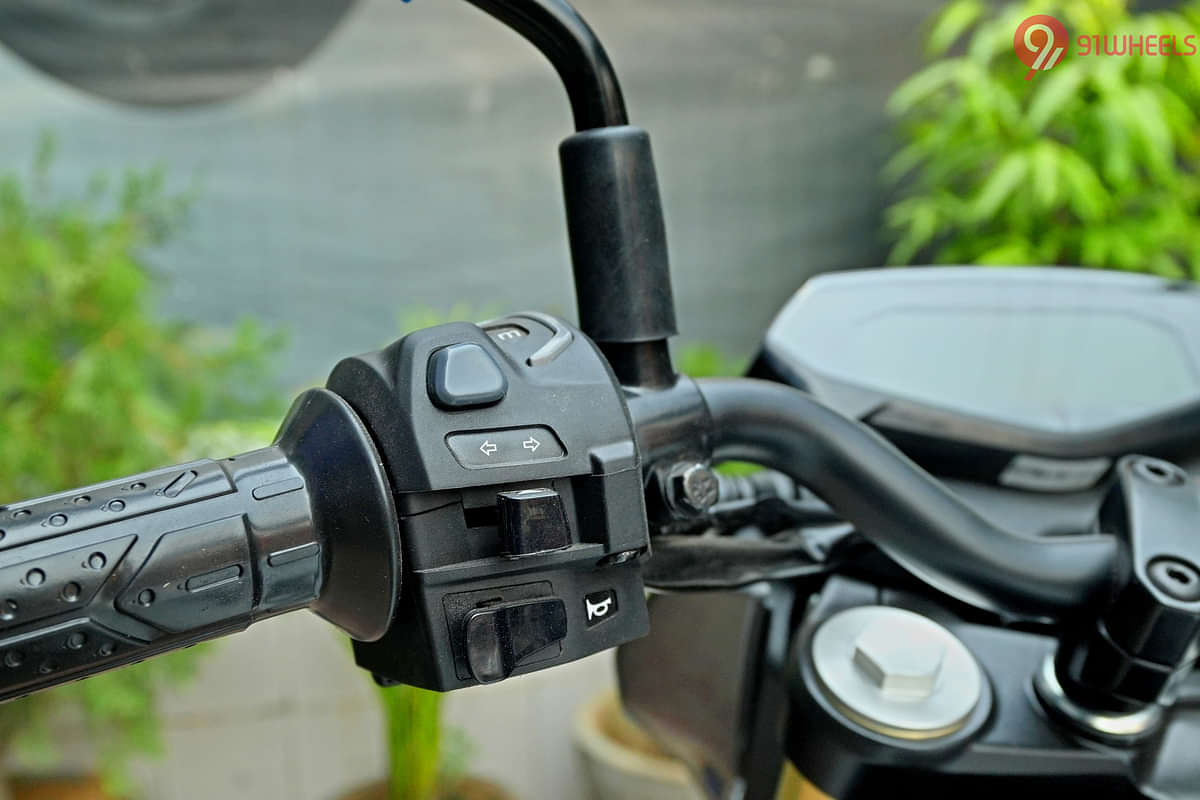 Bajaj Pulsar  N250 Turn Indicators Switch
