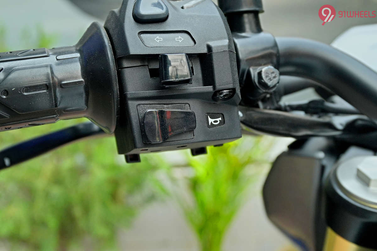 Bajaj Pulsar  N250 Horn Button