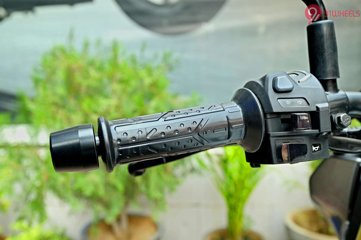 Bajaj Pulsar  N250 Left Side Handelbar Grip