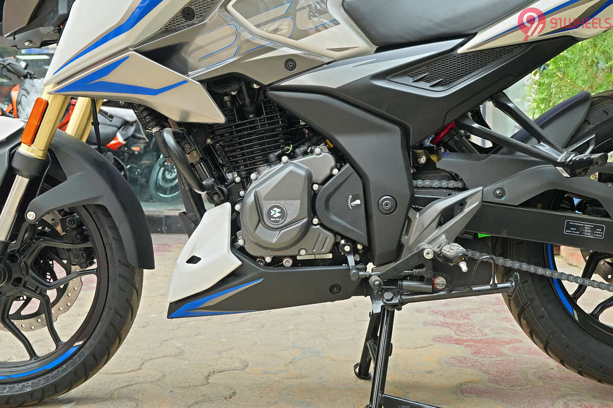 Bajaj Pulsar  N250 Engine From Left