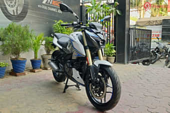 Bajaj Pulsar  N250 Right Front Three Quarter
