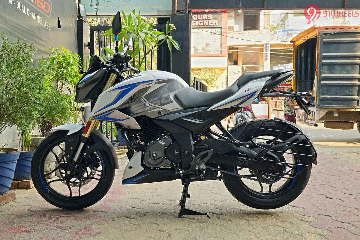 Bajaj Pulsar  N250 Left Side View