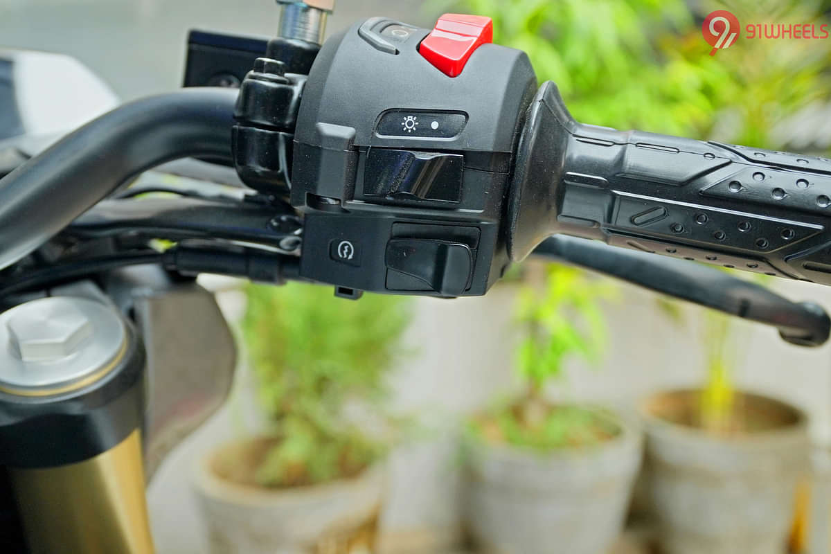 Bajaj Pulsar  N250 Multifunction Switchgear Right