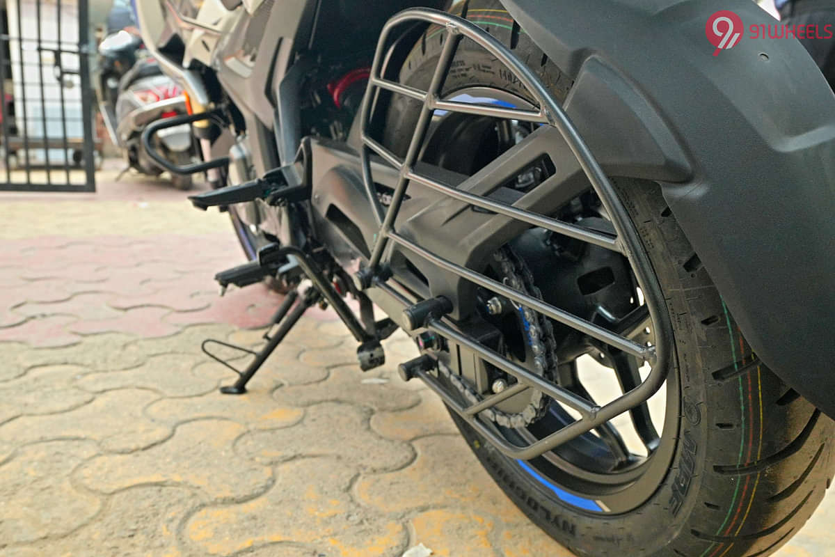Bajaj Pulsar  N250 Saree Guard
