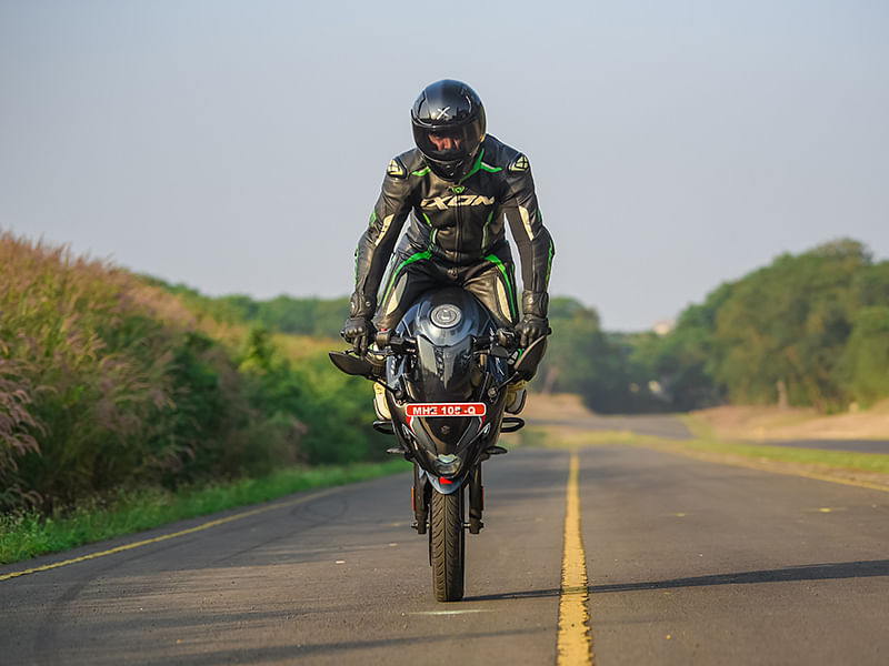 Bajaj Pulsar F250 Price - Images, Colours & Reviews