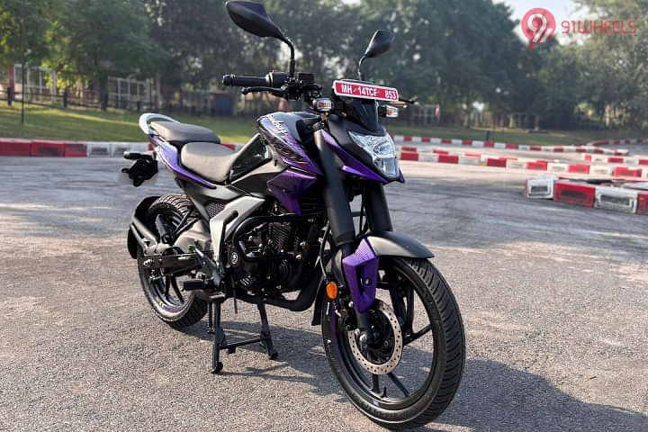 Bajaj Pulsar N125 Right Front Three Quarter