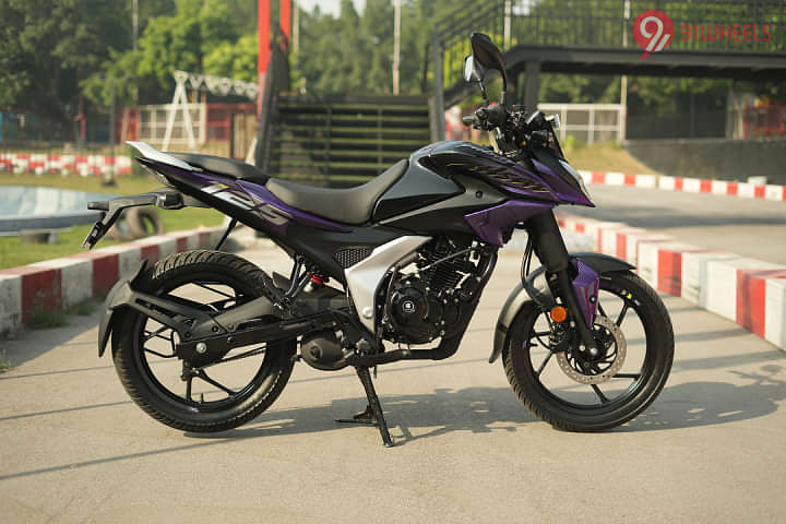 Bajaj Pulsar N125 Right Side View