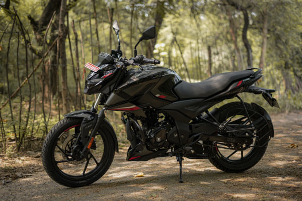 Bajaj Pulsar N150 2023-2025 Left Side View