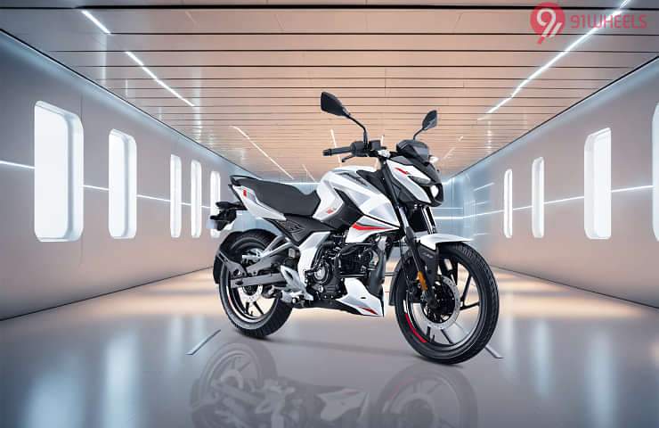 Bajaj Pulsar N150 2023-2025 Right Front Three Quarter