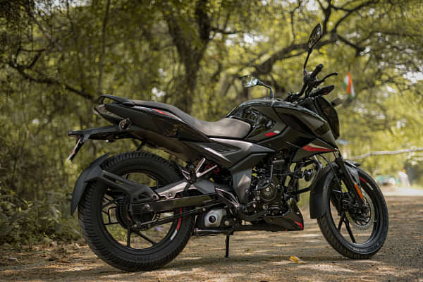 Bajaj Pulsar N150 Right Front Three Quarter