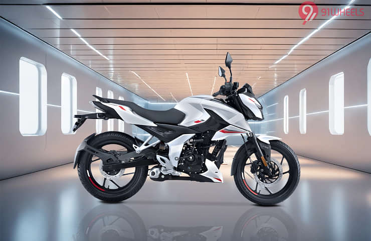 Bajaj Pulsar N150 Right Side View