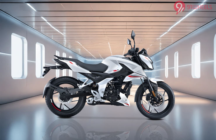 Bajaj Pulsar N150 2023-2025 Right Side View