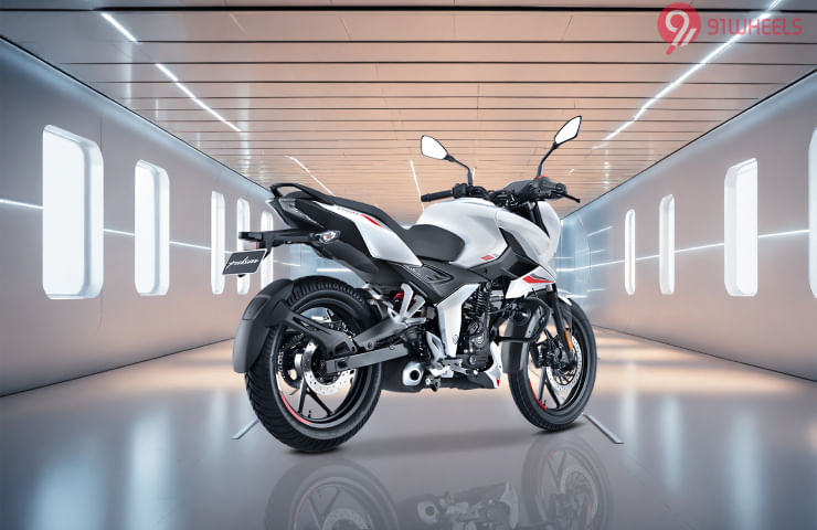Bajaj Pulsar N150 2023-2025 Right Rear Three Quarter