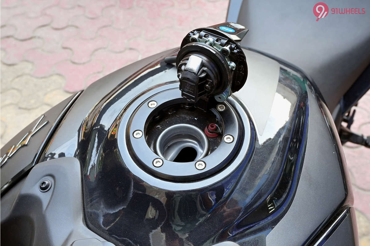 Bajaj Pulsar N160 Open Fuel Lid