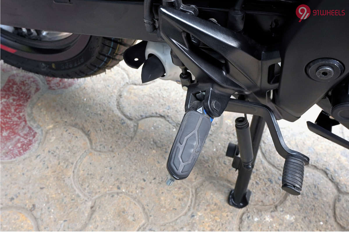 Bajaj Pulsar N160 Rider Footpeg