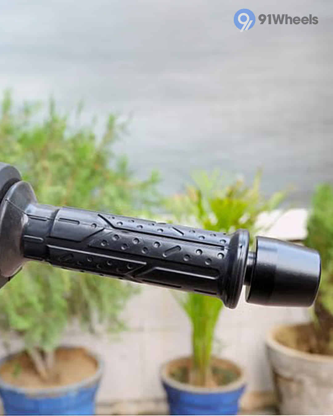 Right Side Handelbar Throttle Grip