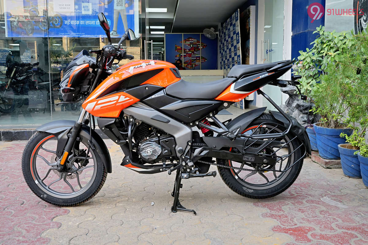 Bajaj Pulsar NS 125 Left Side View