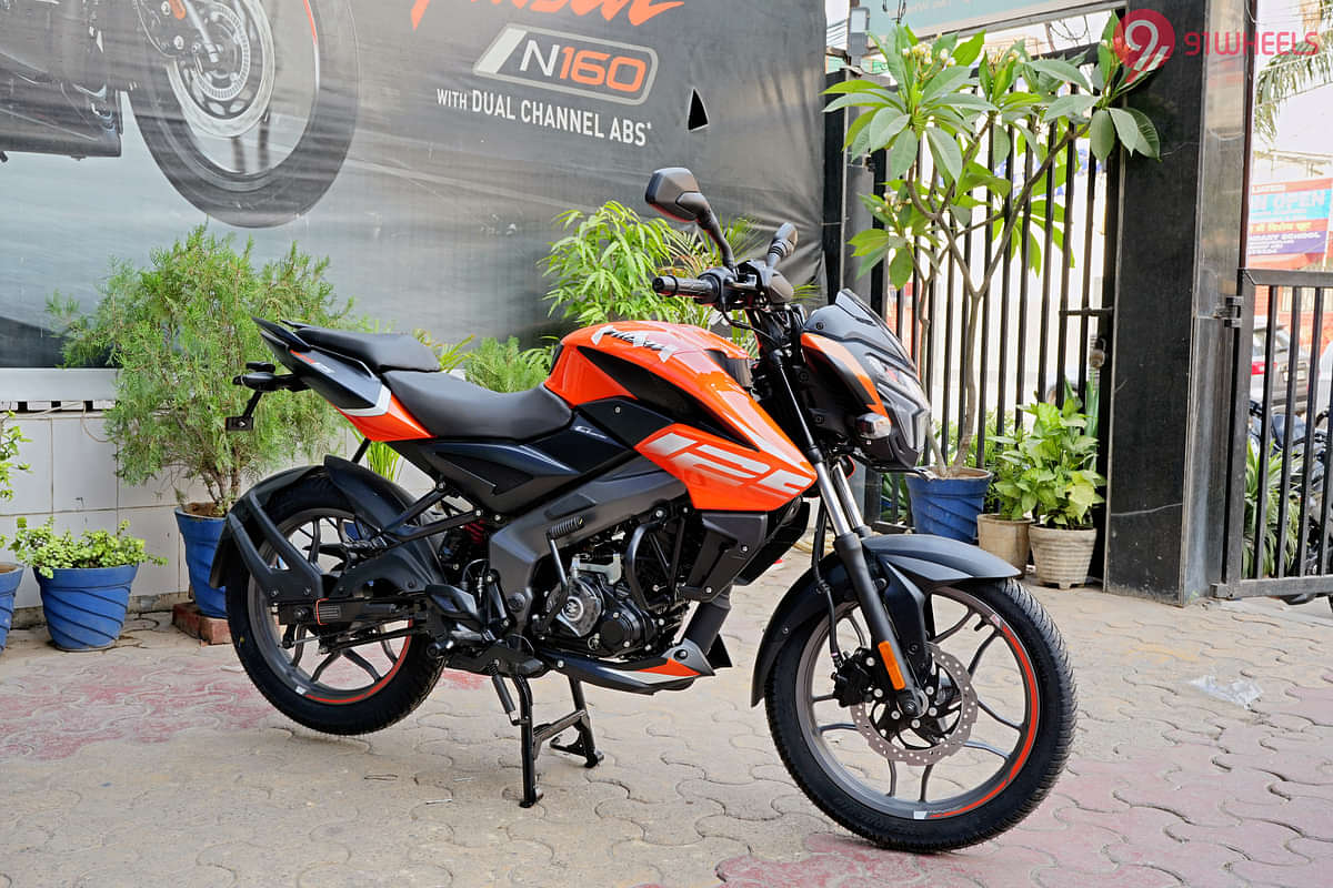 Bajaj Pulsar NS 125 Right Front Three Quarter