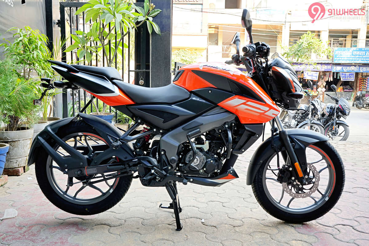 Bajaj Pulsar NS 125 Right Side View