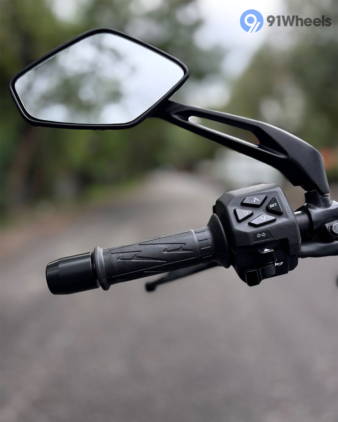 Handlebar & Console Area - 4