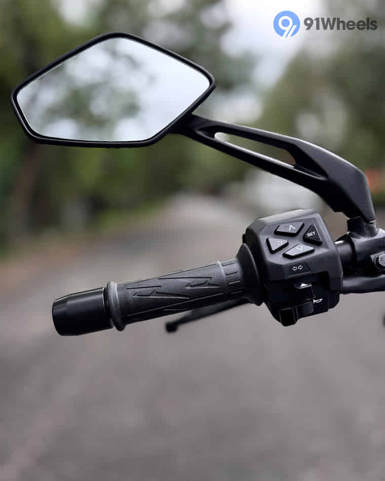 Handlebar & Console Area - 4